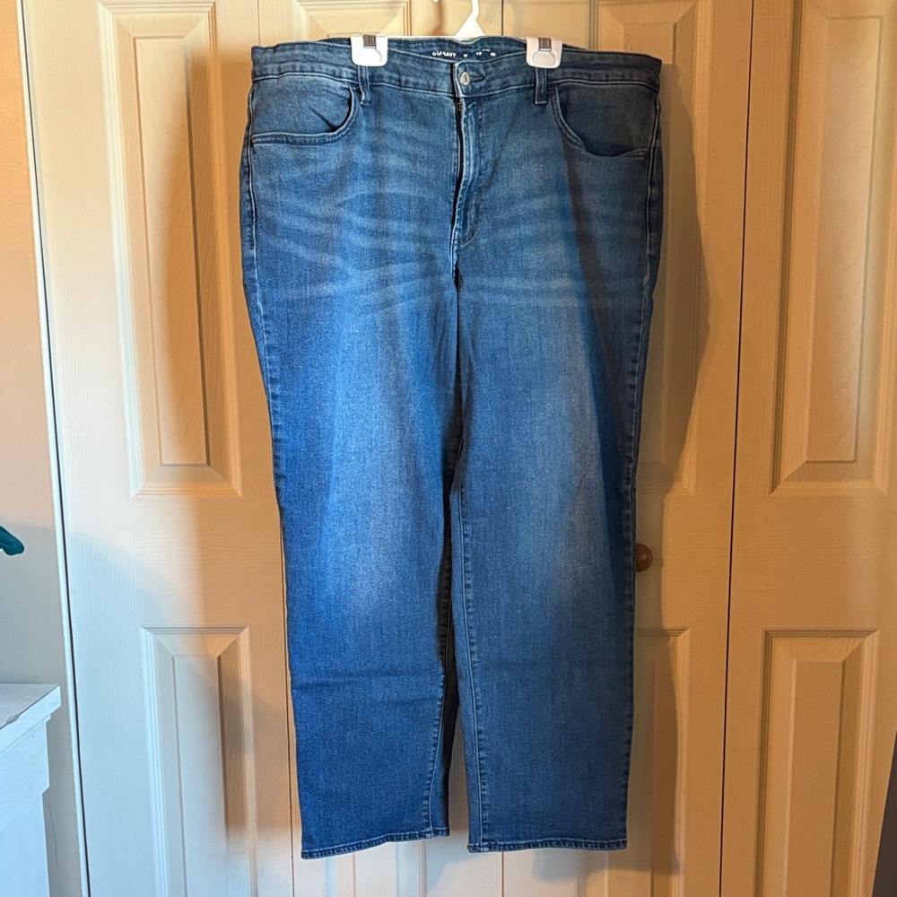 Old Navy Women’s Straight Jeans in Blue